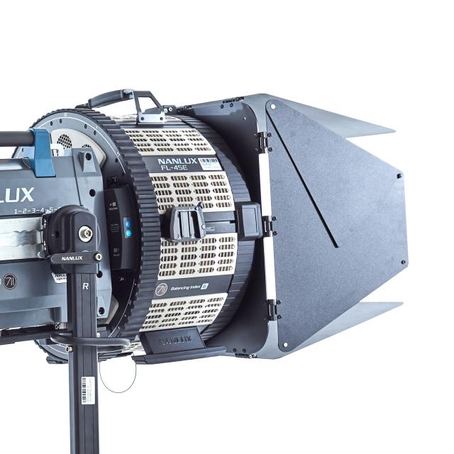 Nanlux FL-45E Fresnel motorizado para Evoke 5000B (16–50°)